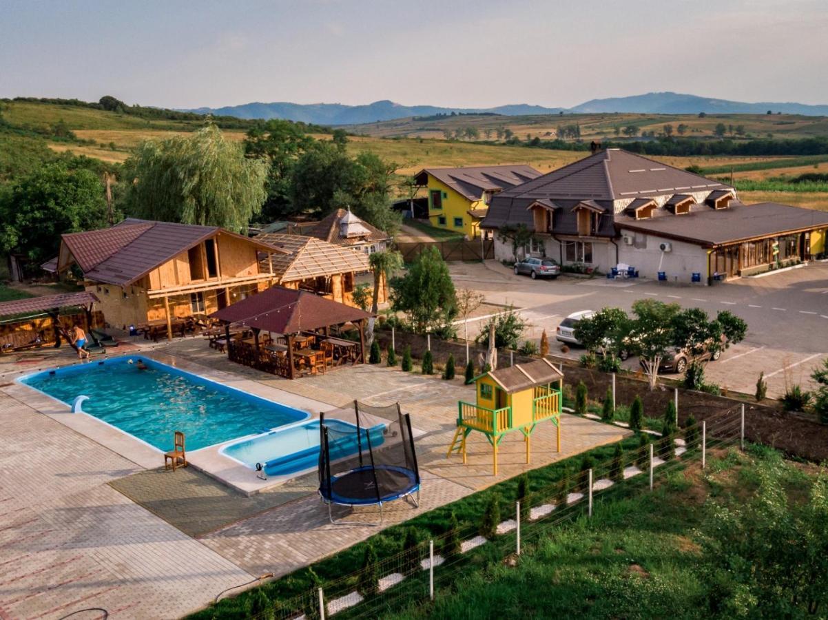 Complex Stefanesti Hotel Bozovici ภายนอก รูปภาพ